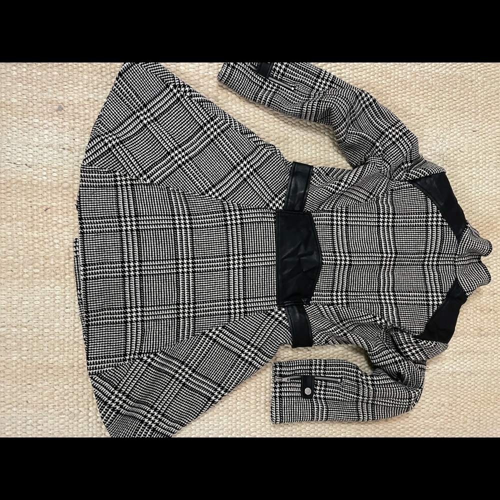 Guess Coat/Jacket - Picture 3 of 6